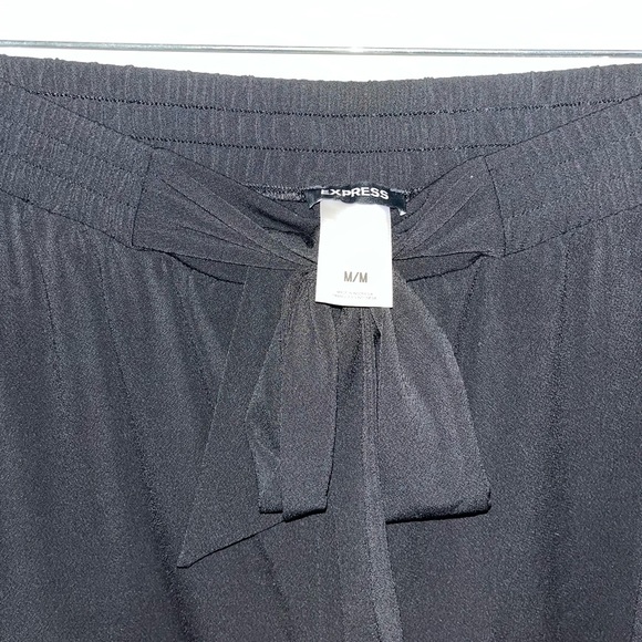 Express Flowy Black Shorts with Waist Bow Tie — Medium - Picture 3 of 5